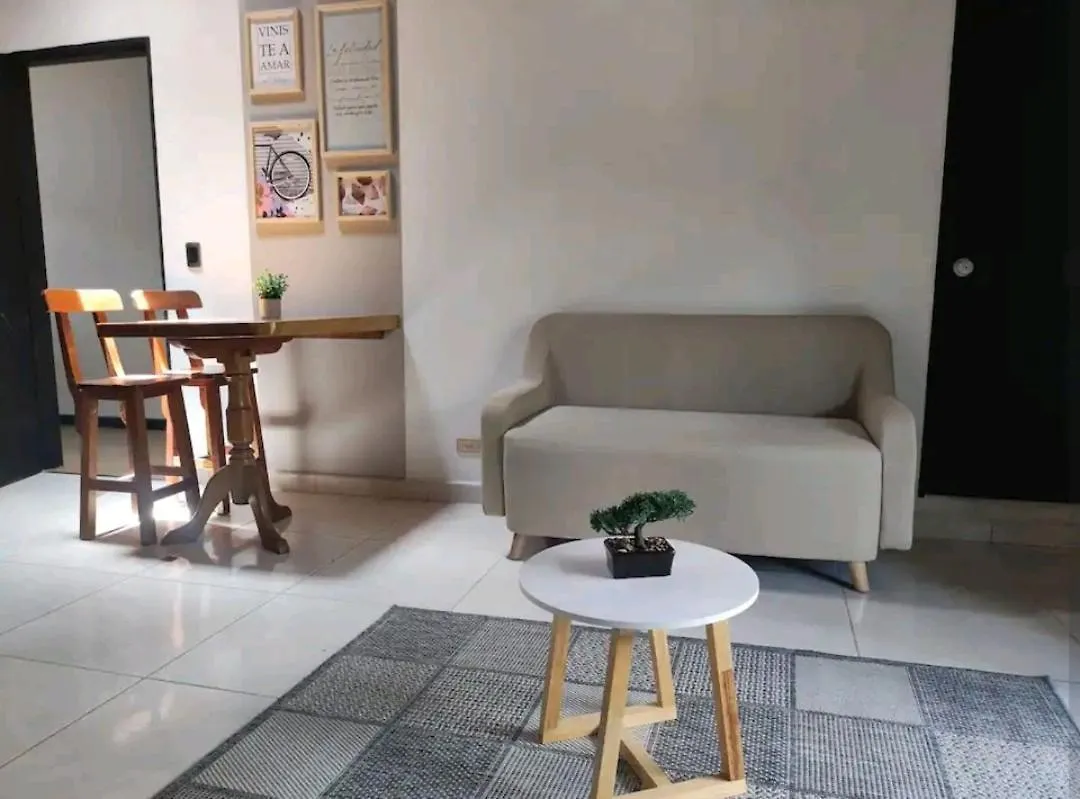 Apartamento Loft A Media Cuadra De La Estacion Floresta Medellin 0*,