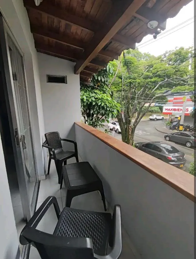 Apartamento Loft A Media Cuadra De La Estacion Floresta Medellín 0*,