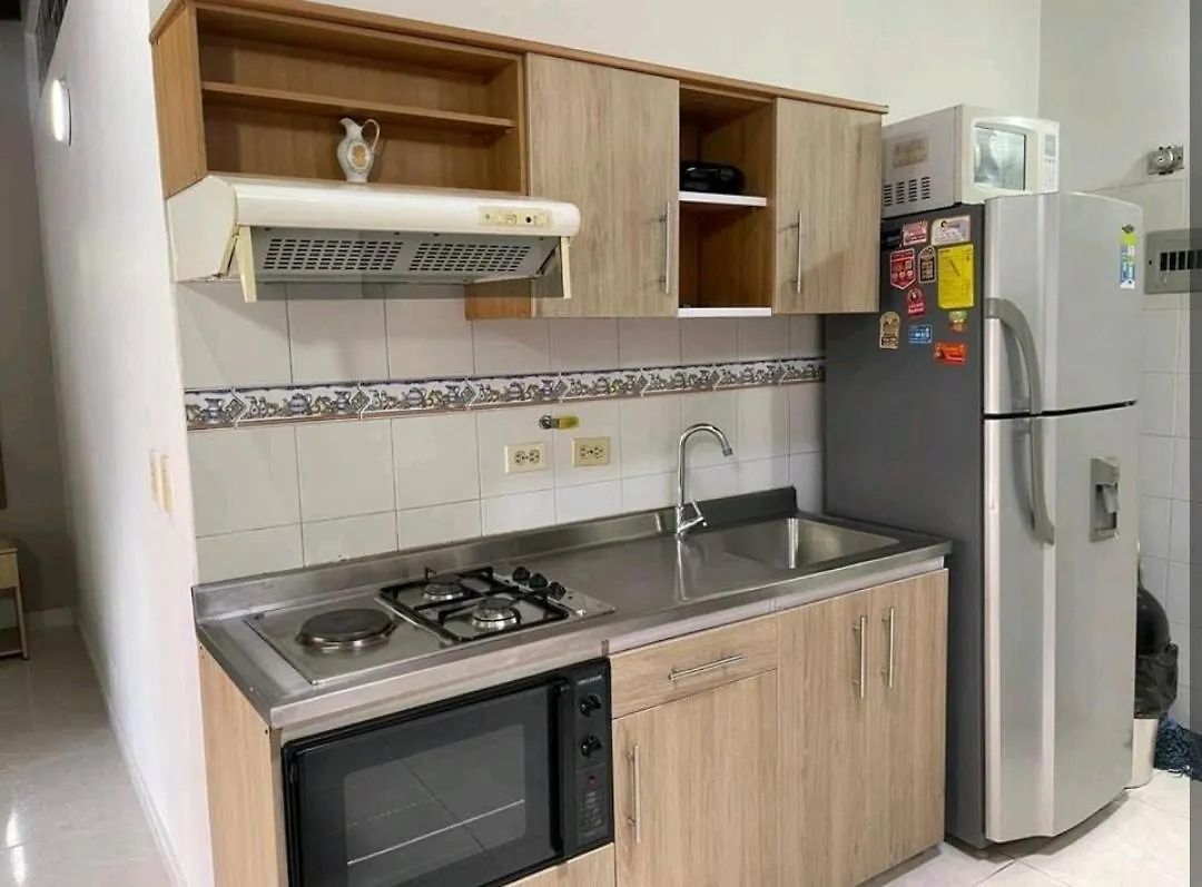 Lejlighed Apartamento Loft A Media Cuadra De La Estacion Floresta Medellín