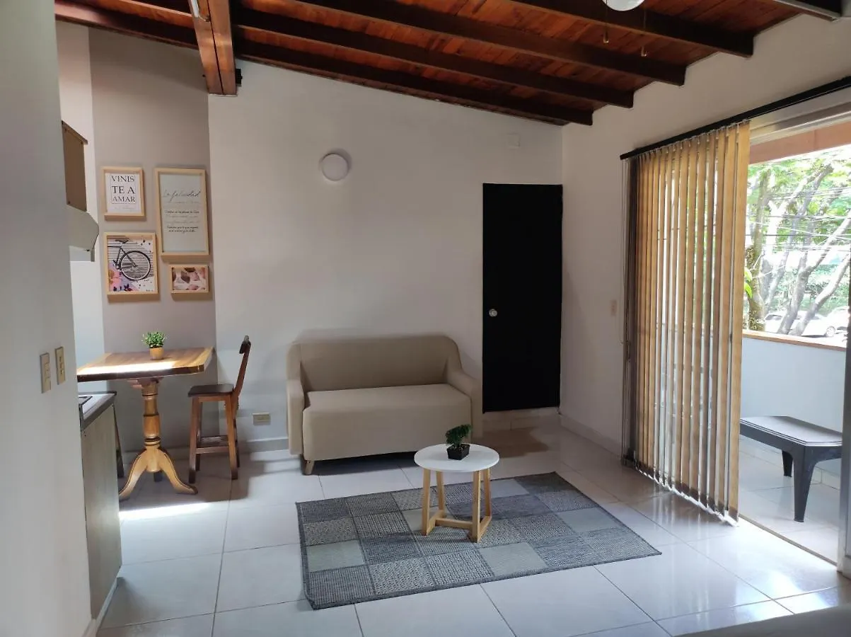 Lejlighed Apartamento Loft A Media Cuadra De La Estacion Floresta Medellín Colombia