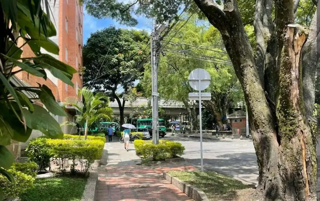 Apartamento Loft A Media Cuadra De La Estacion Floresta Medellín Lejlighed