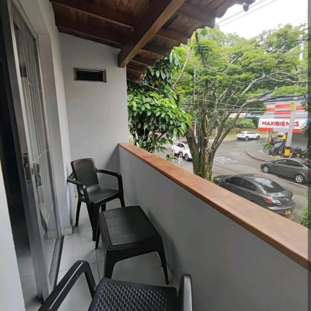Apartamento Loft A Media Cuadra De La Estacion Floresta Medellín Colombia