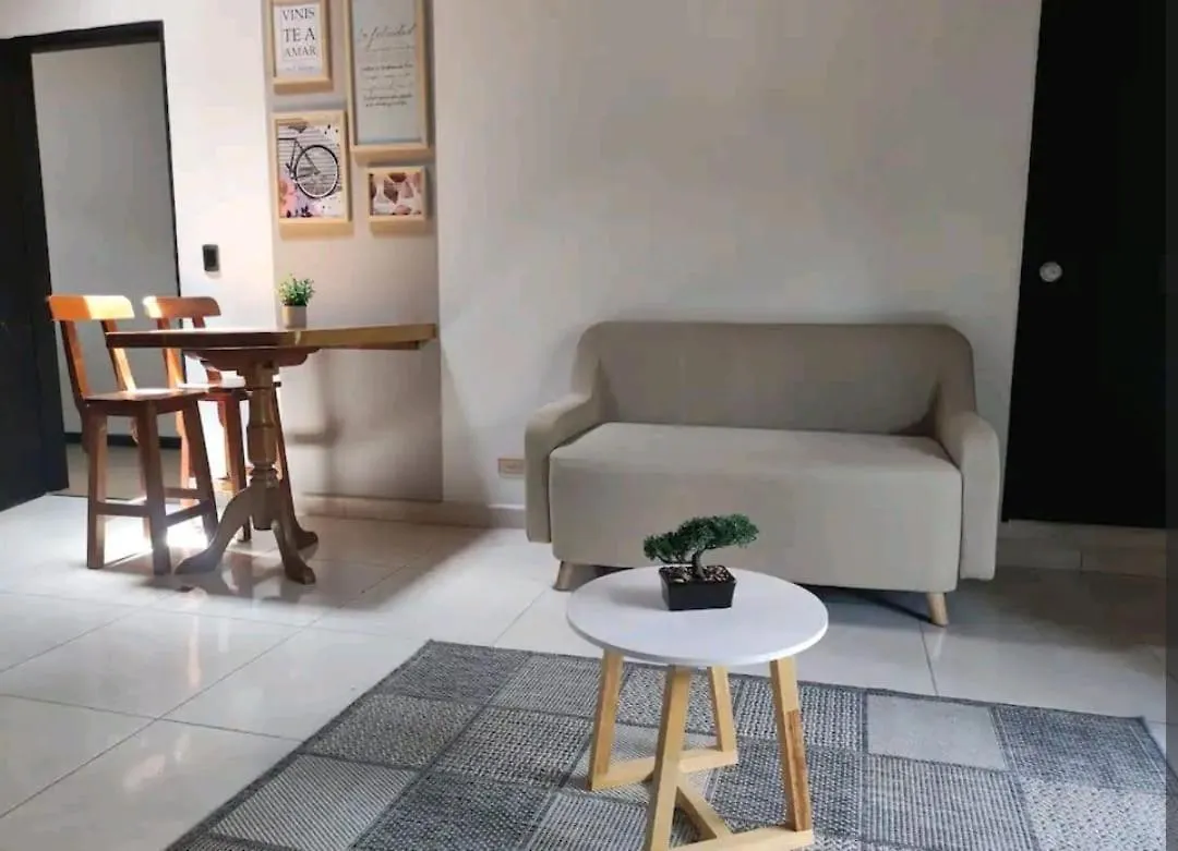 Apartamento Loft A Media Cuadra De La Estacion Floresta 메딜린